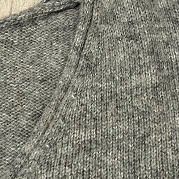 LIKE NEW! Women's Auden Gray V-Neck Sweater - XS - Picture 10 of 12